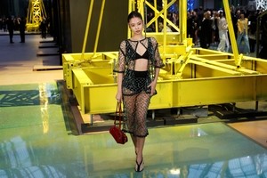 [Photo News] Korean stars Jennie, Go Yoon-jung attend Chanel show in Paris