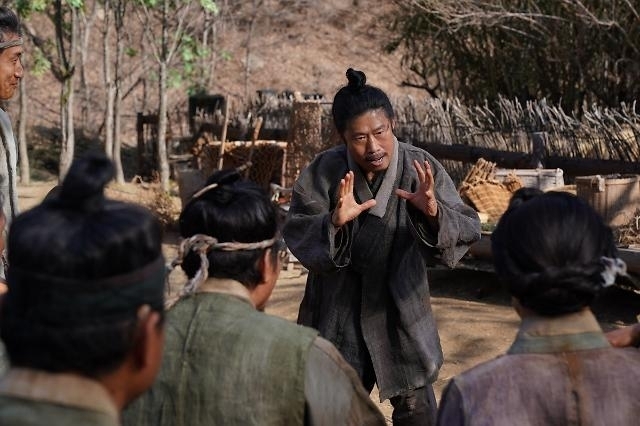 Yoo Hae-jin as Um Heung-do in "The King's Warden" (Showbox)