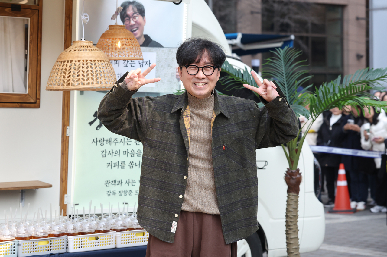 Director Jang Hang-jun poses for a photo during a coffee truck event at the Korea Press Center in Seoul on Thursday. (Yonhap)
