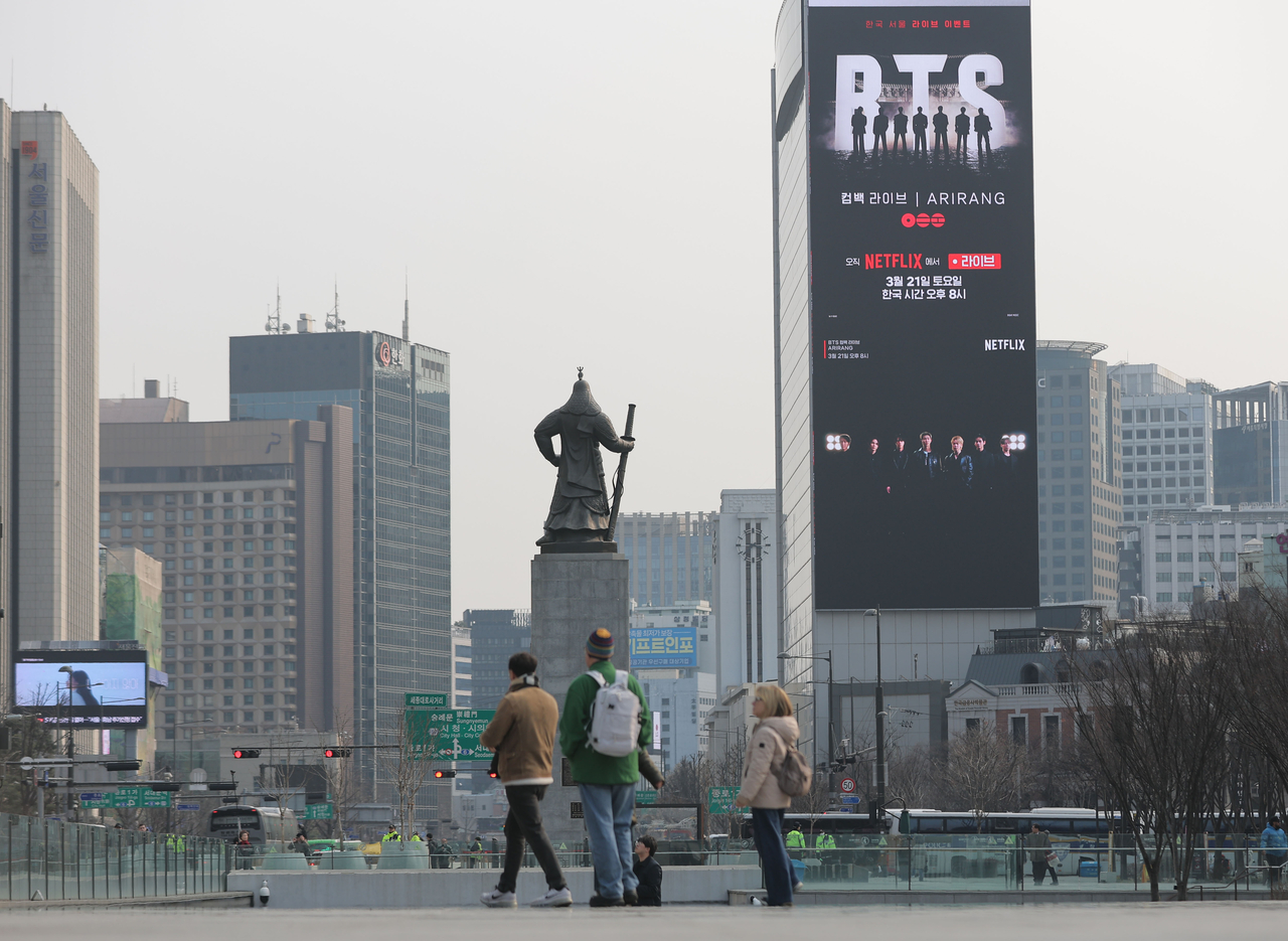 An advertisement for BTS’ upcoming concert at Gwanghwamun Square on March 21 plays on a LED screen installed in Koreana Hotel near the performance venue in central Seoul, Wednesday. (Yonhap)